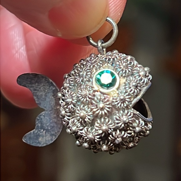 Vintage Jewelry - Rare Vintage Sterling Silver Emerald Green Eye Puffer Fish Necklace Pendant